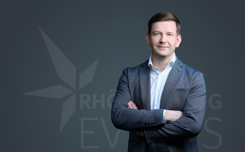 Geschäftsführer Michael Heidinger Hintergrund Rhön Feeling Logo